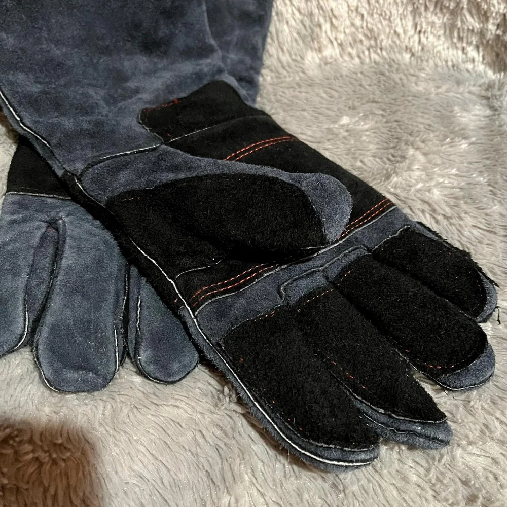 Rapicca Leather Animal Handling Gloves and Self Cleaning Animal Hair Brush